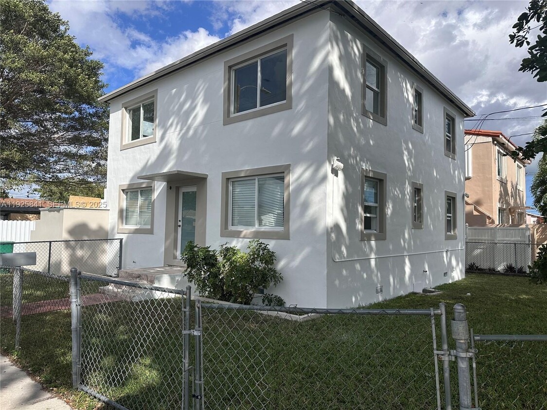 Foto principal - 1701 NW 34th Ave