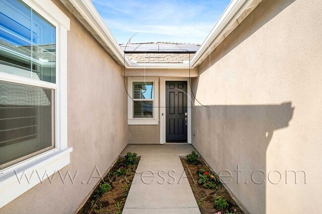 Building Photo - Spacious 4 Bed/3.5 Bath Gem Home In Menifee!