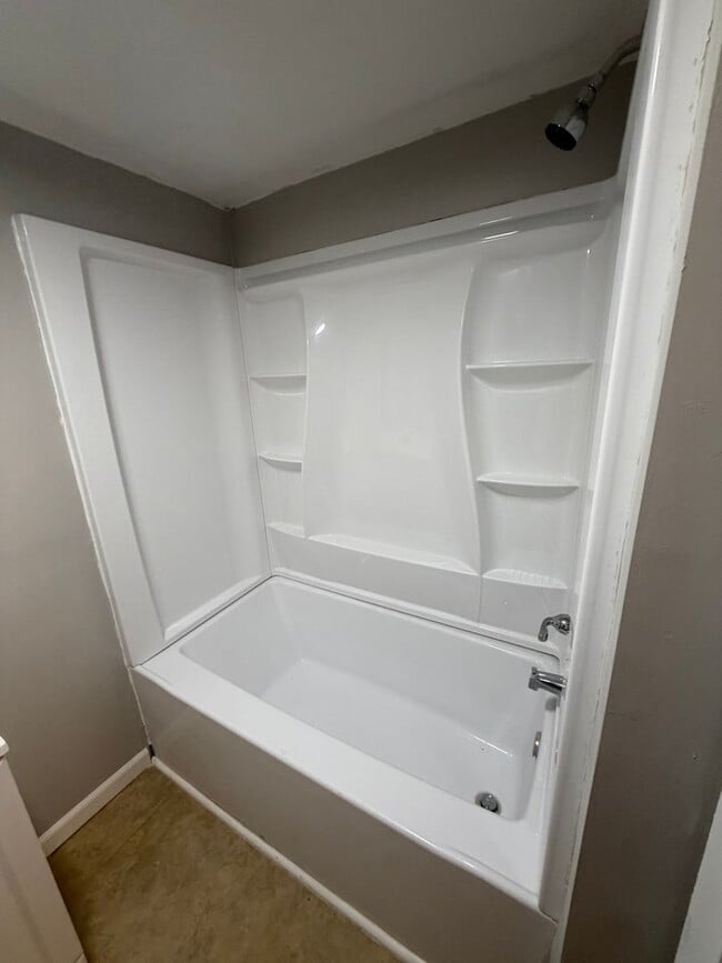 Building Photo - 12 Harwinton Ave