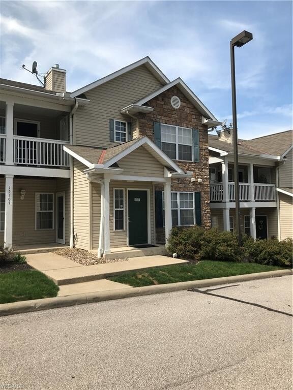 15127 Lenox Dr Unit 427, Strongsville, OH 44136 Condo for Rent in