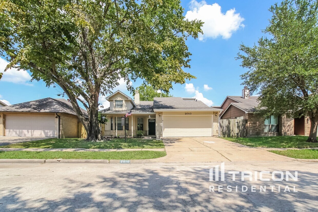 Foto principal - 2010 Woodland Hills Dr
