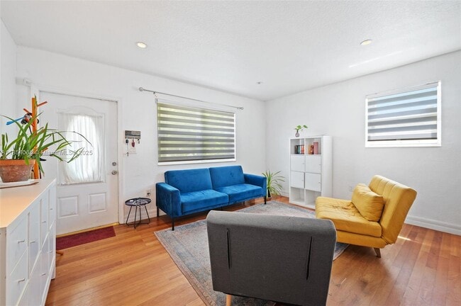 Building Photo - 1701 N Treasure Dr