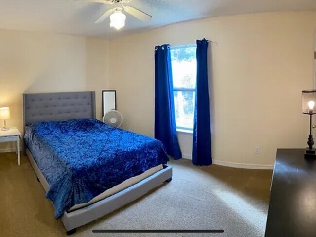 Foto del edificio - 853 Ladner Dr