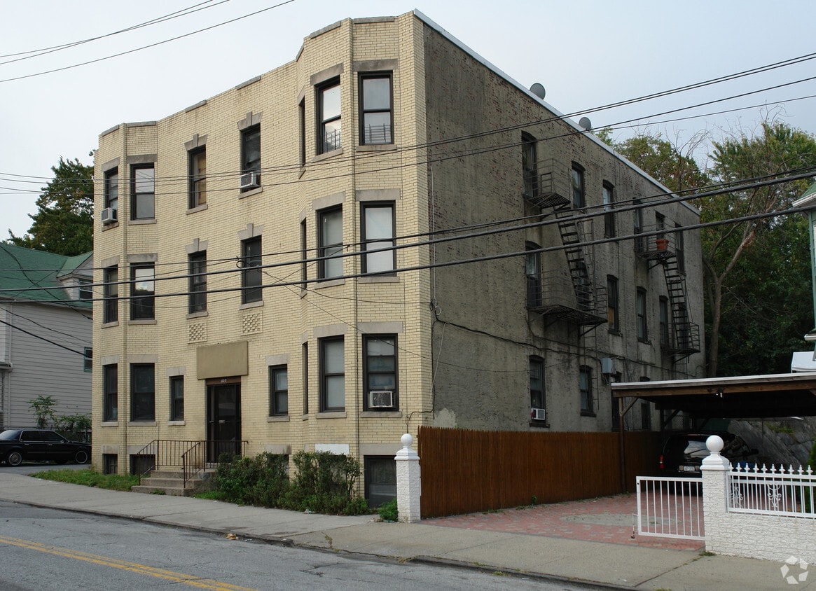Primary Photo - 609 Van Cortlandt Pk Ave