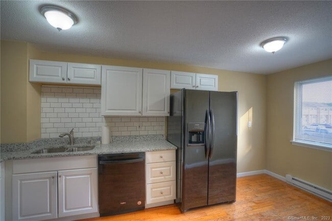 Foto del edificio - 528 Shennecossett Rd