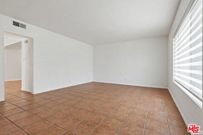 Foto del edificio - 469 W 19th St