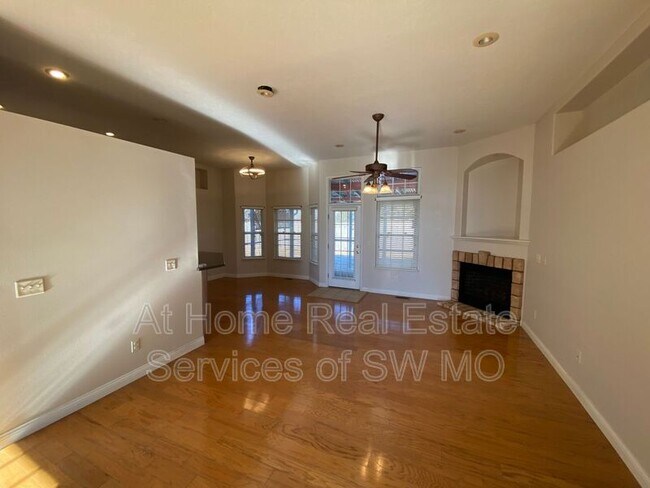 Foto del edificio - 1333 W Stone House Rd