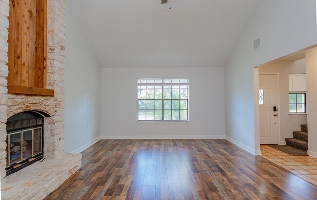 Building Photo - 1703 Woodwind Ln