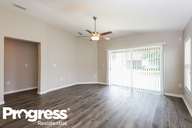 Foto del edificio - 7338 Lumber Port Dr