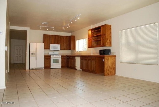 Building Photo - Rancho Sahuarita!