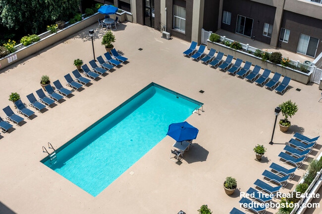 Foto del edificio - 1079 Commonwealth Ave