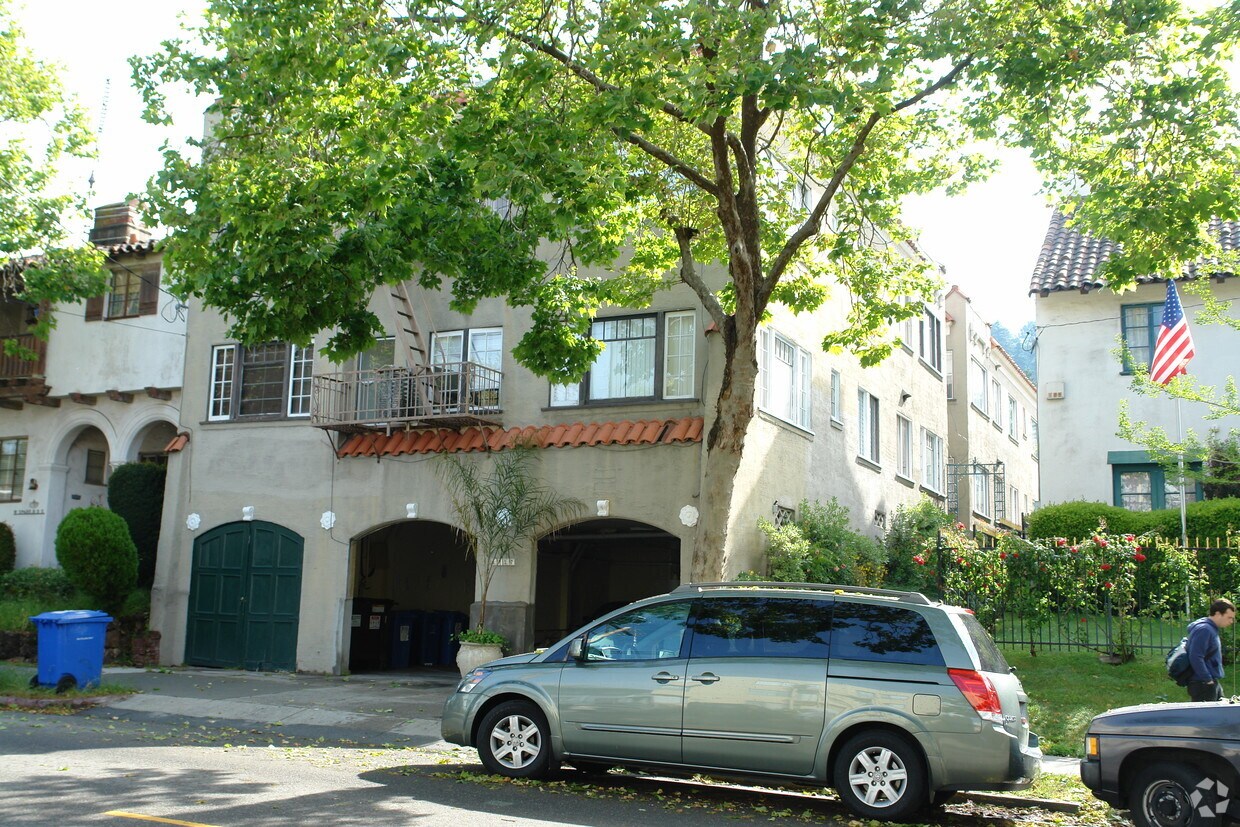 Primary Photo - 1717 Euclid Ave