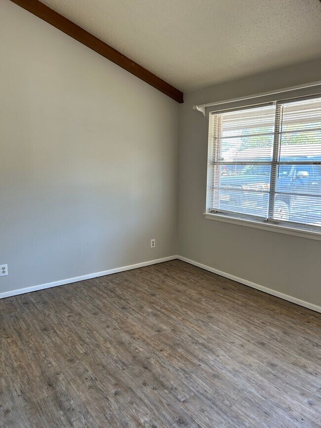 Building Photo - Warm and Charming 3-Bedroom Coming Soon!