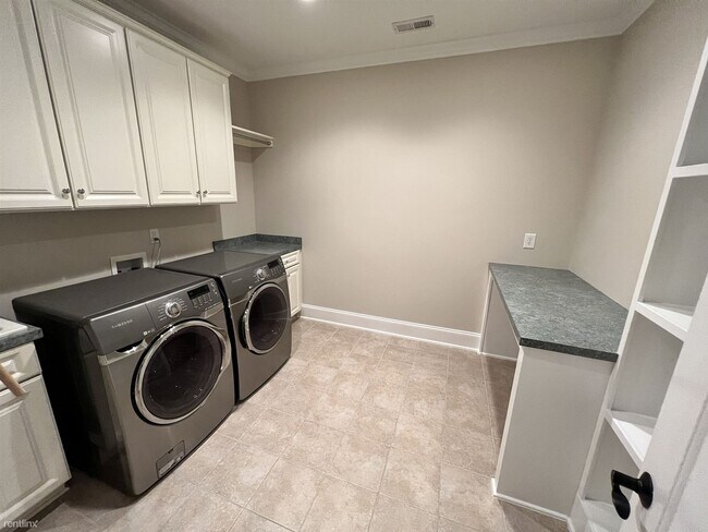 Building Photo - 4 br, 4.5 bath Townhome - 118 Arabella Ct