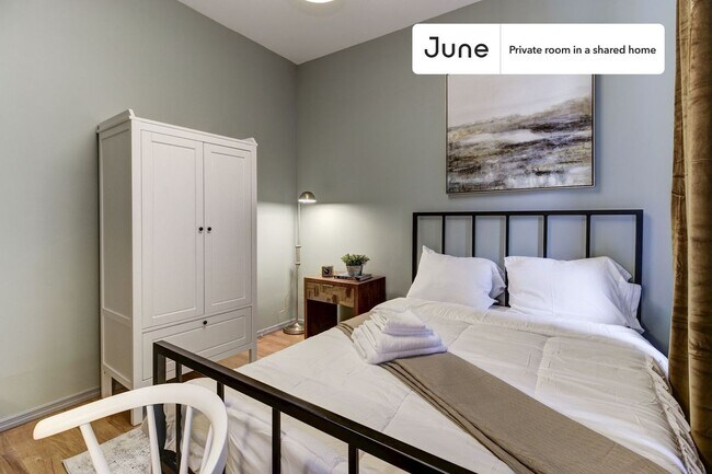 Foto del edificio - Private bedroom in 4 bed/1 bath Home
