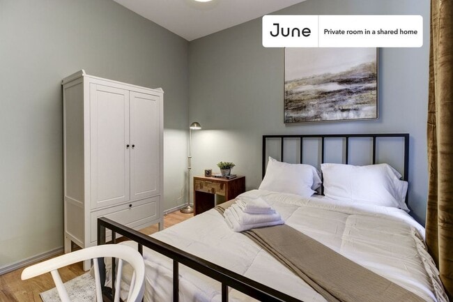 Building Photo - Private bedroom in 4 bed/1 bath Home