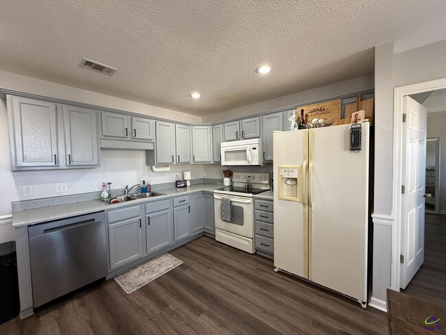 Foto del edificio - 107 White Tail Ln