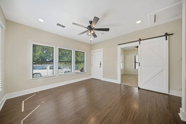 Building Photo - 3 Bedroom/2 Bath Dignowity Subdivision