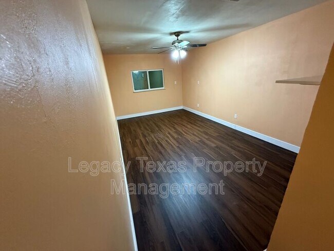 Foto del edificio - 107 Hilltop Dr