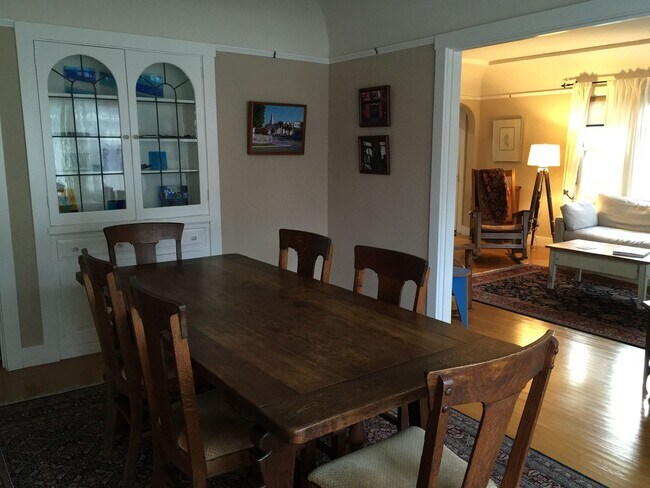 Foto del edificio - RARE EAST SACRAMENTO home available