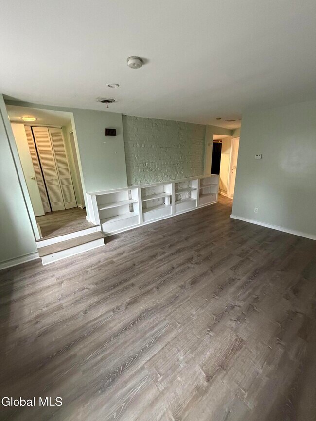 Building Photo - 56 S Swan St