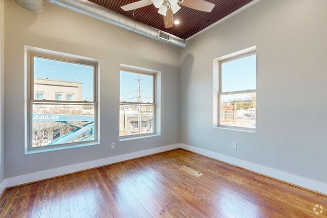 2BR - 1BA, 729SF - 9th Street Lofts/ RENOVATED 2023