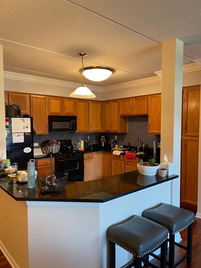 Foto del edificio - 8747 W Bryn Mawr Ave