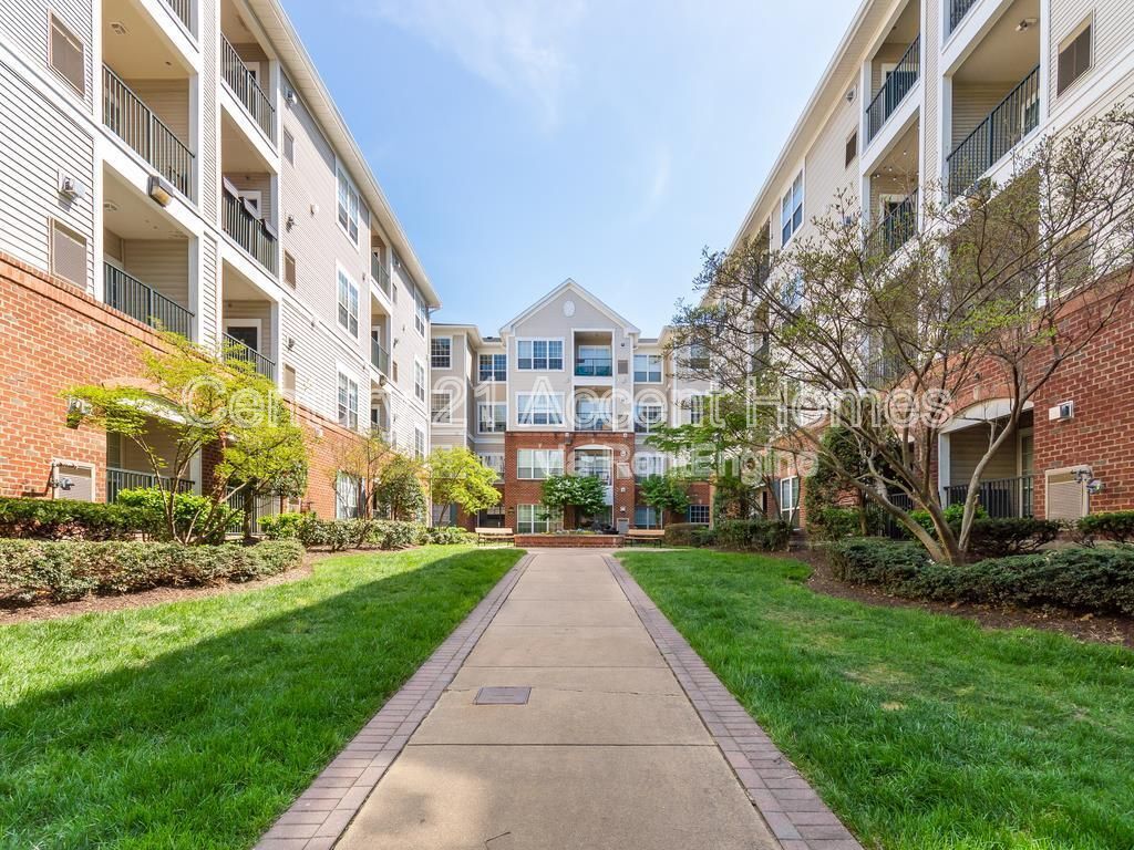 Foto principal - 4862 Eisenhower Ave