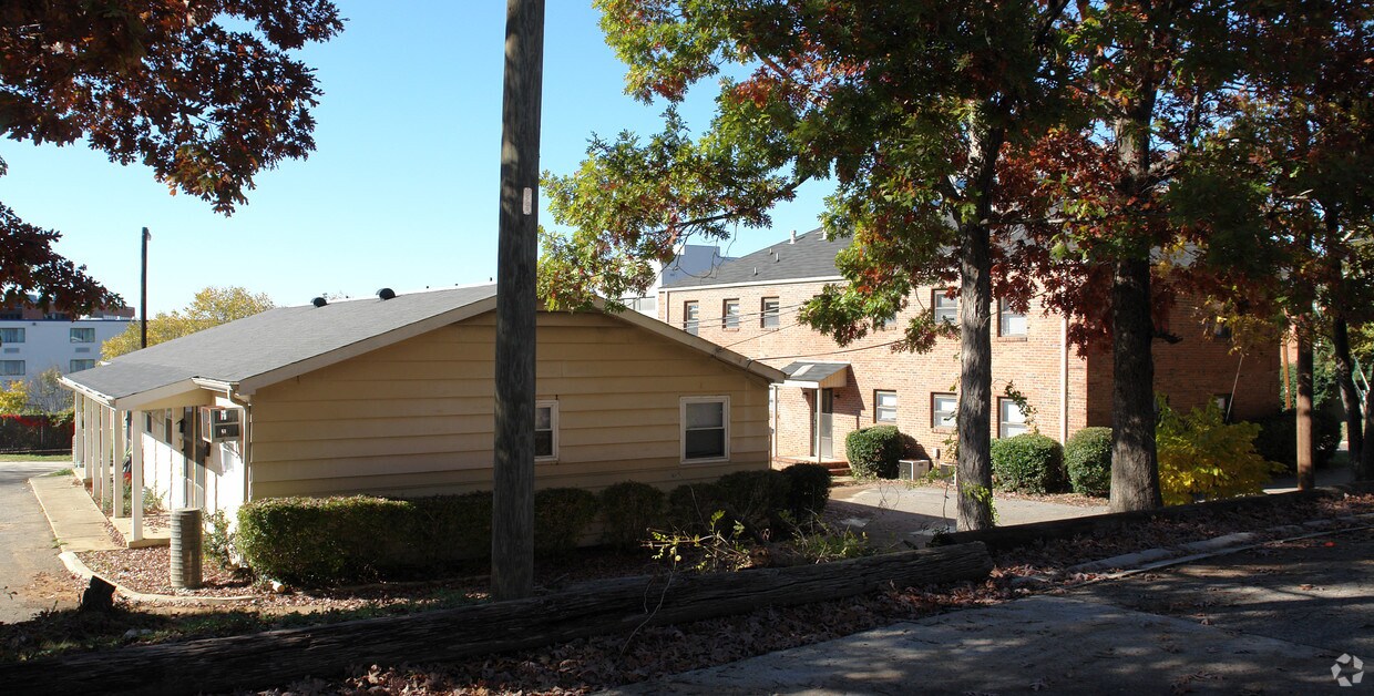 Building Photo - 2215 Elder St