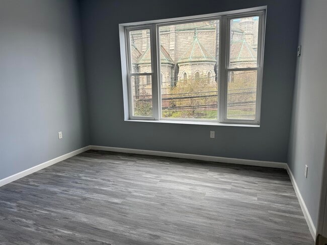 Building Photo - 155 Clifton Ave