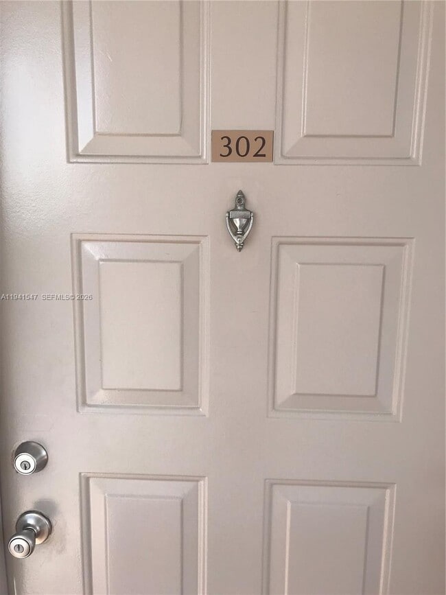 Foto del edificio - 731 N Pine Island Rd