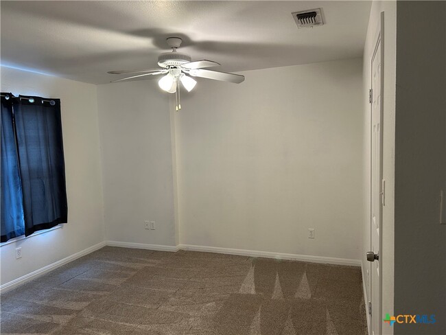 Foto del edificio - 1500 N Claremont Cir