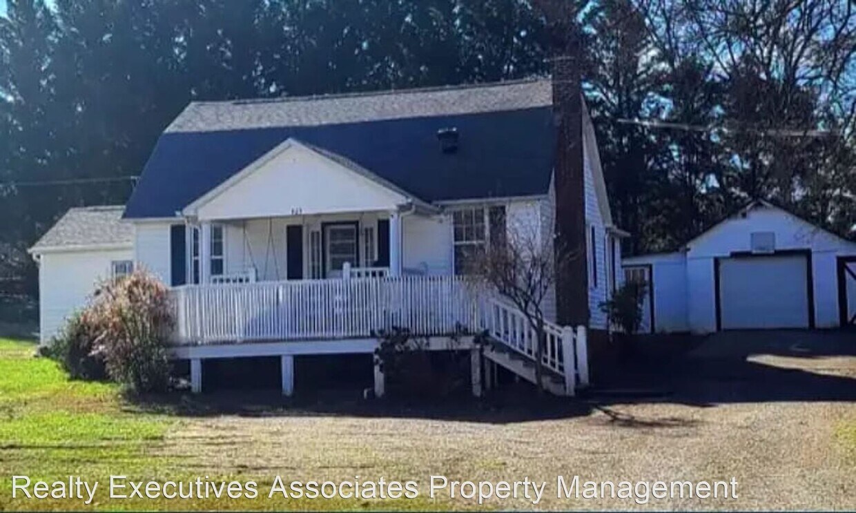 Primary Photo - 3 br, 2 bath House - 425 Sandy Springs Road