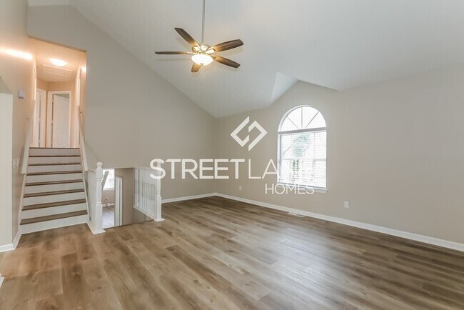 Foto del edificio - Now offering first month's rent FREE!