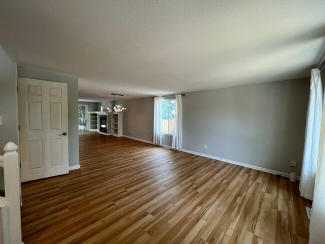 Building Photo - Beautiful Home on Large Lot