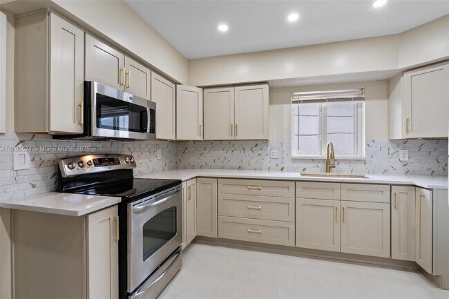 Foto del edificio - 1221 NW 34th Ave