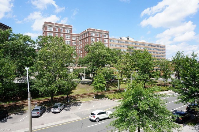 Building Photo - 1455 Beacon St