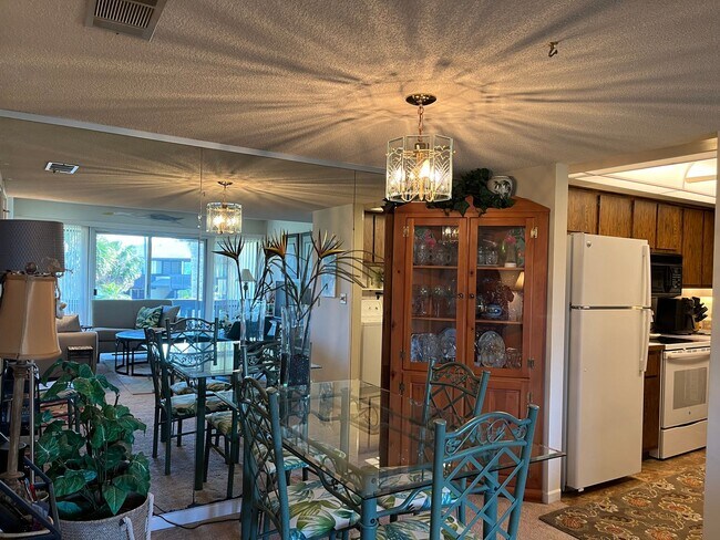 Foto del edificio - Furnished Condo with Water Views