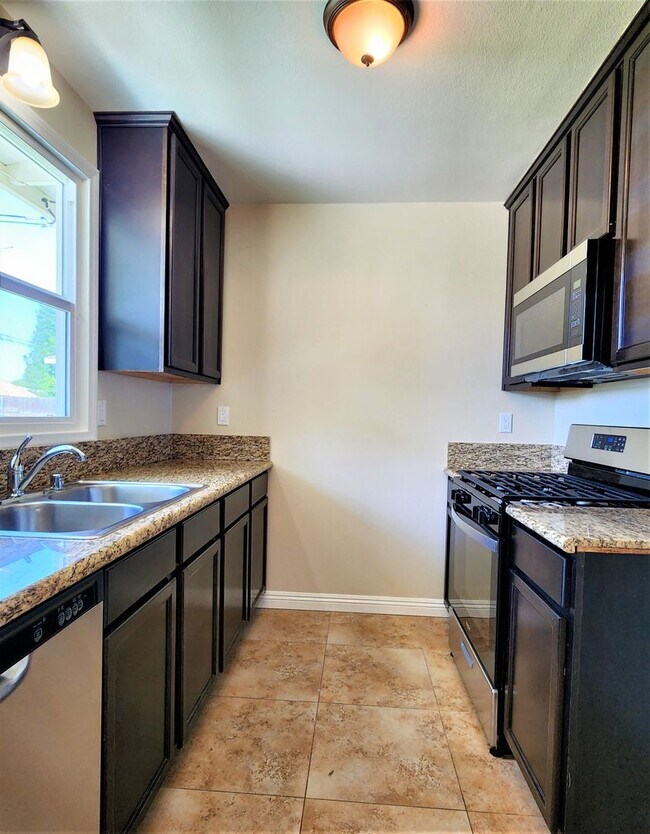 Foto del edificio - 4765 Sunnyside Dr