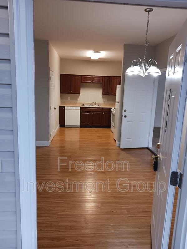 Building Photo - 214 Brownstone Way