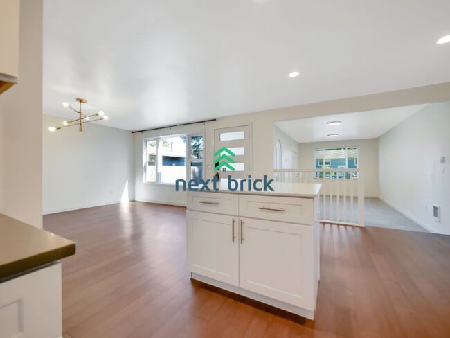 Building Photo - 3 Bed 1 Bath Charming Seattle Home is Ready for Rent!