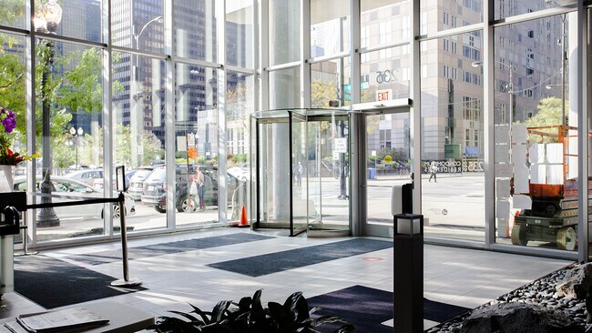 Foto del edificio - 235 W Van Buren St