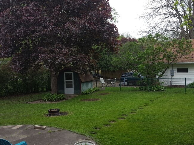 Building Photo - 1315 College St