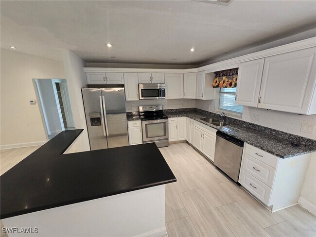 Foto del edificio - 3027 SW 23rd Ave