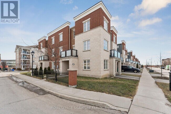 Building Photo - 122 Baycliffe Cres