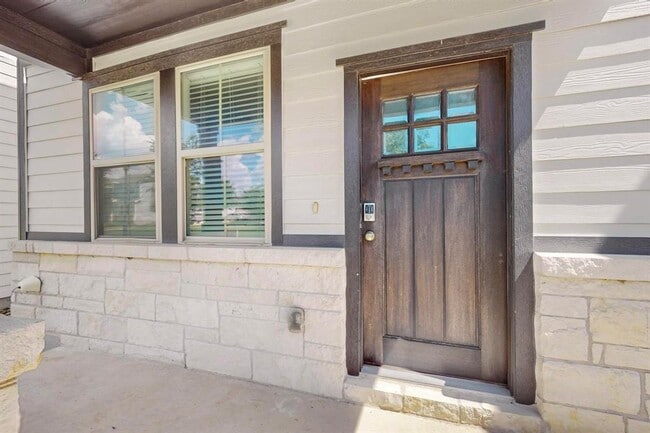 Building Photo - 2025 Arendale Dr