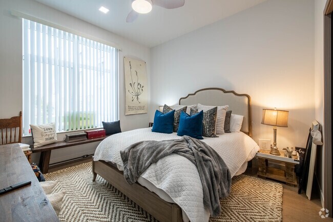 1BR, 1BA - 789SF - RI Apartments