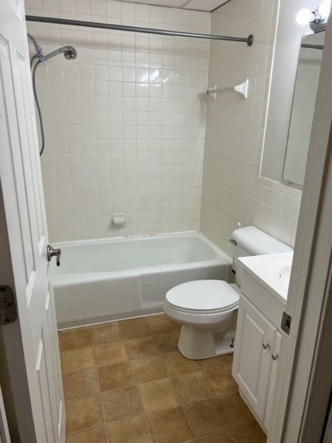 Building Photo - 1 BR, 1 Bath apartment.