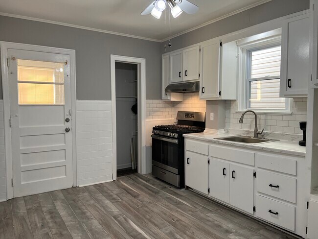 Foto del edificio - 326 Summer Ave