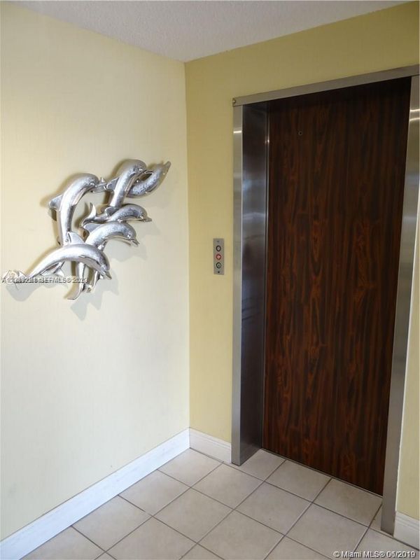 Foto del edificio - 2741 Taft St